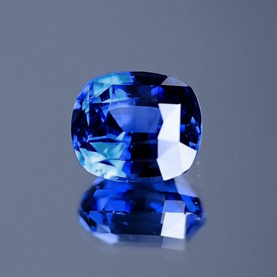 5.46 ct Sri Lankan Heated Cornflower Blue Sapphire