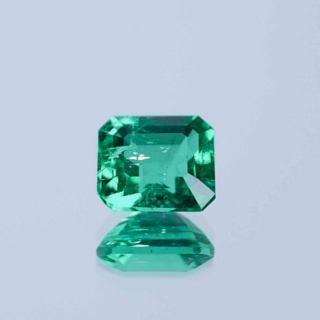 0.91 ct Colombian Emerald with Insignificant Clarity Enhancement